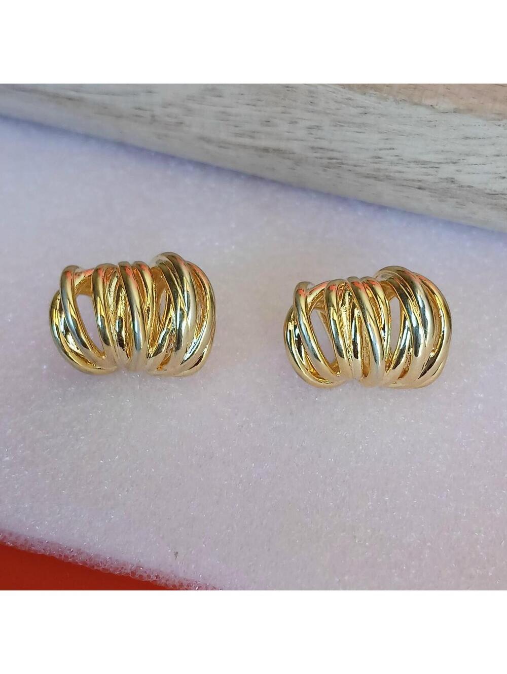 Statement stud Gold earrings with interwoven spiral design #gold #spirals